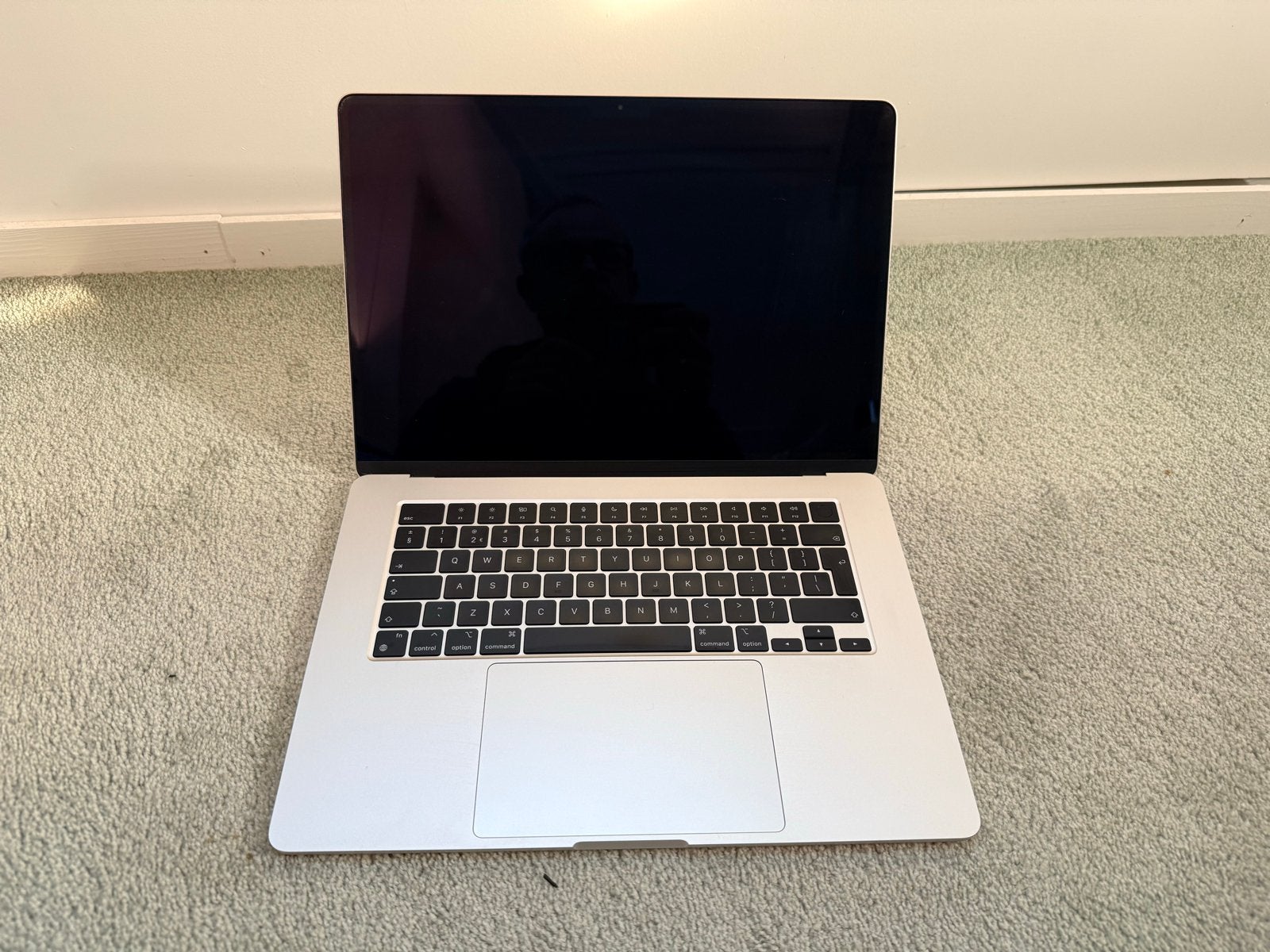 Foto 12 van MacBook Air 15" (2024) - 16GB/512GB SSD + Magic Mouse