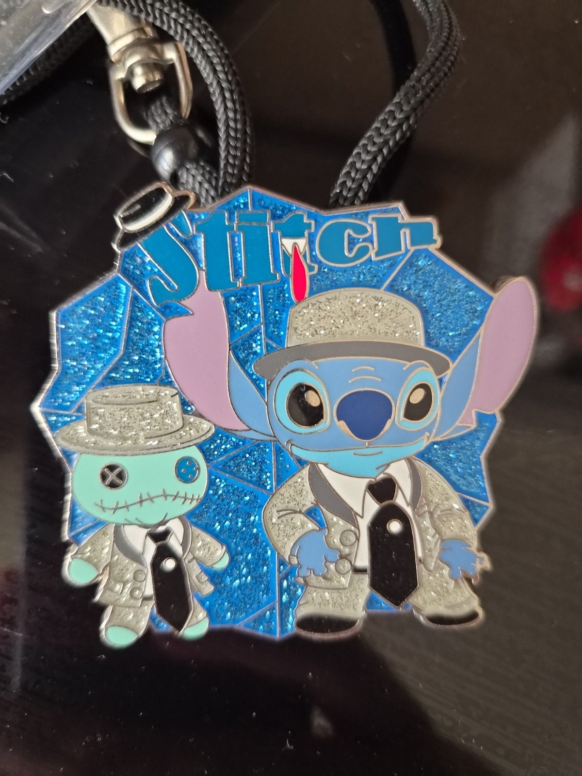Disney Stitch Pin met Lanyard - Zeldzaam Verzamelobject, Ophalen of Verzenden, Zo goed als nieuw