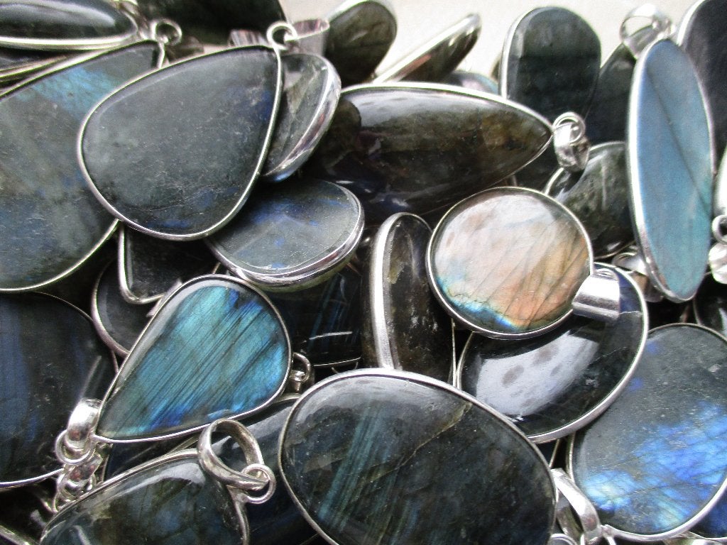 partij van 100 madagascar labradoriet natuursteen hangers, Sieraden, Tassen en Uiterlijk, Kettinghangers, Overige kleuren, Nieuw