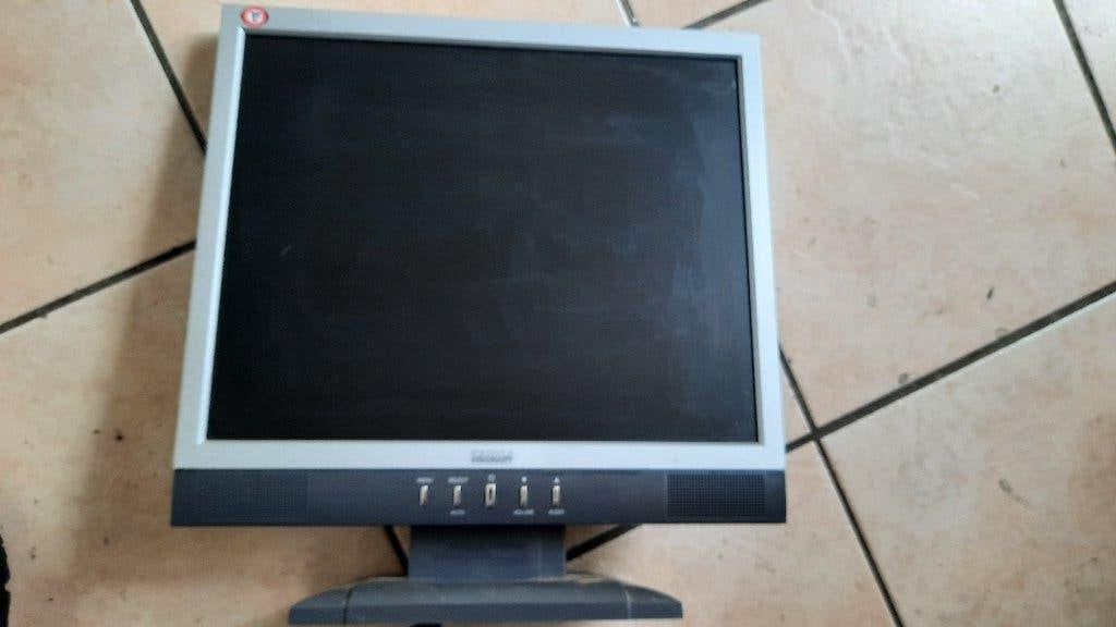 pc monitor, Computers en Software, Ophalen, Gebruikt, Overige typen, VGA