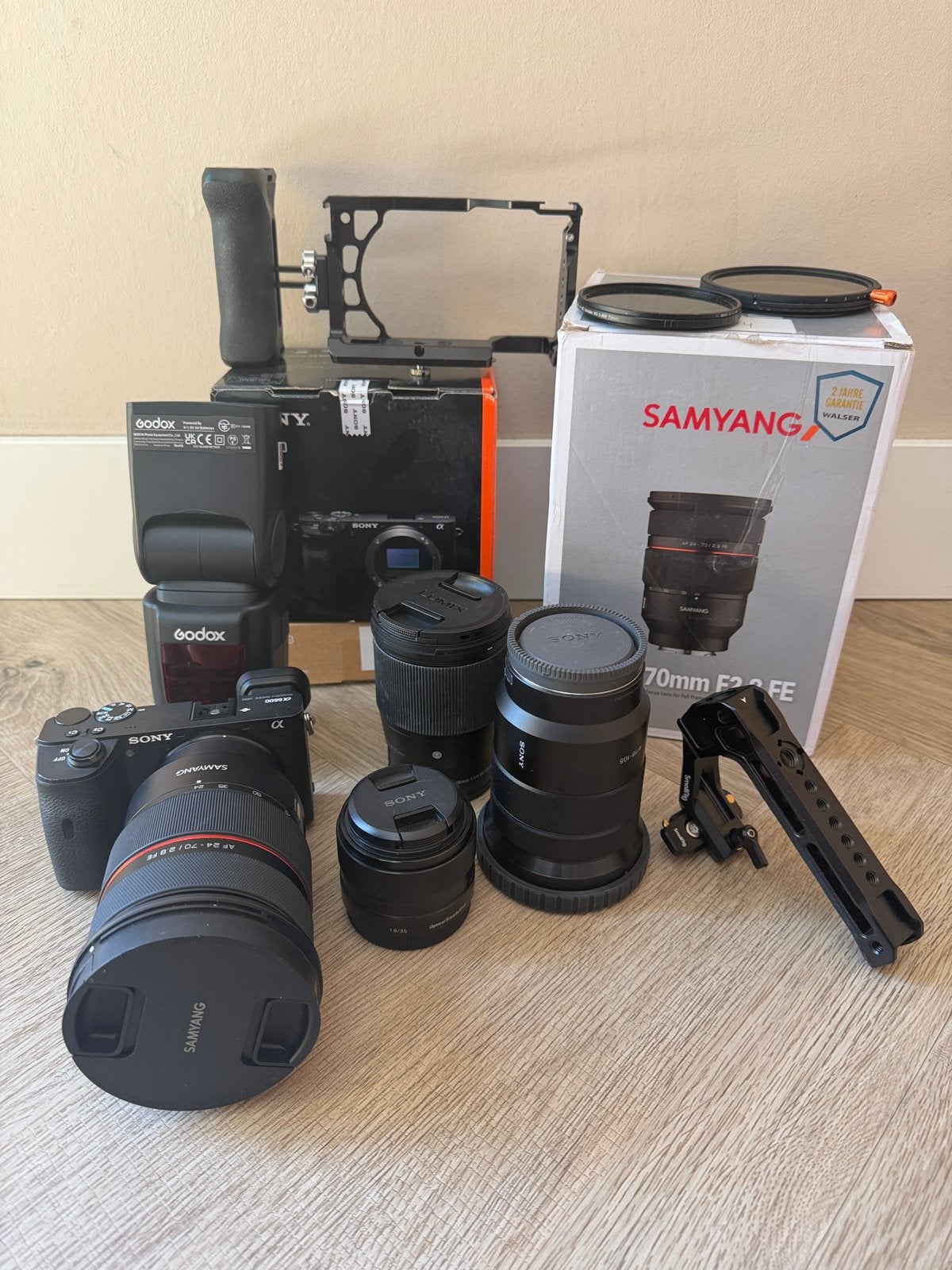 Sony A6600 |Samyang 24-70 F2.8 | Sigma 16mm | Sony 18-105, Ophalen of Verzenden, Zo goed als nieuw, Telelens