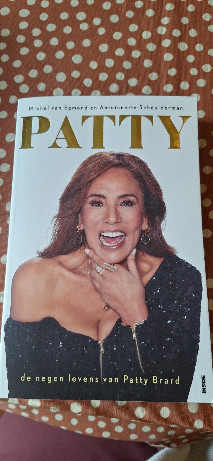 Boek: Patty, de negen levens van Patty Brard, Ophalen of Verzenden, Gelezen, Michel van Egmond en Antoinette Scheulderman, Film, Tv en Media