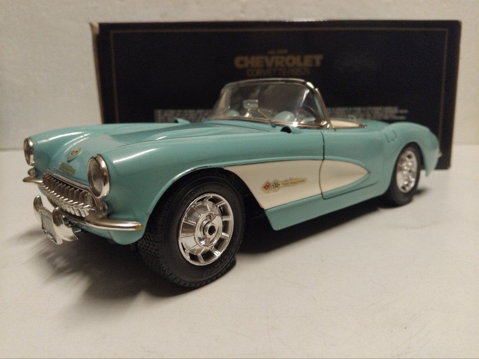 Chevrolet Corvette C1 lichtblauw 1957 Bburago 1:18 KRD, Ophalen of Verzenden, Zo goed als nieuw, Auto, Bburago