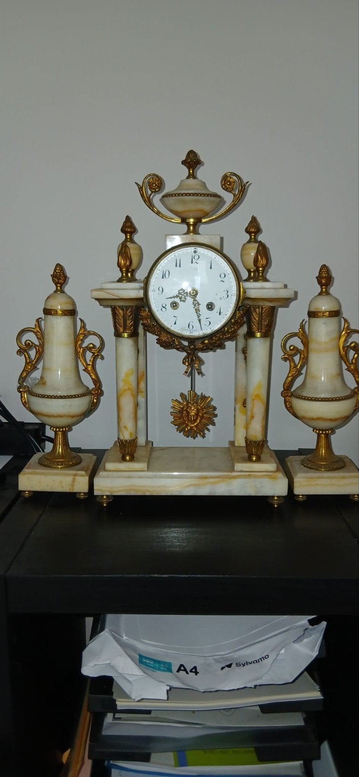 Antieke marmeren pendule met bronzen ornamenten, Ophalen of Verzenden