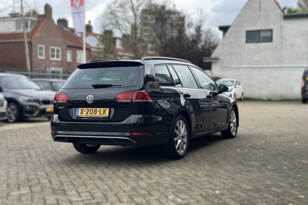 Volkswagen Golf 1.0 TSI Highline (bj 2020), Auto's, Volkswagen, Keurmerk '100% Onderhouden', 12 maanden, Gebruikt, Euro 6