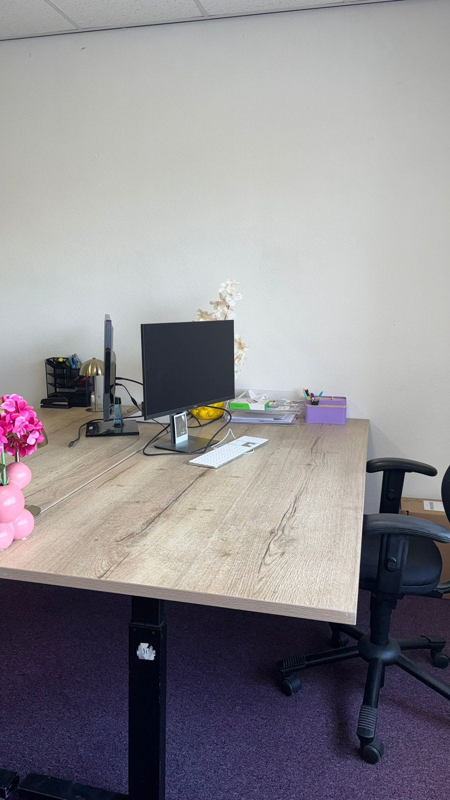 Verstelbare bureau’s 2x, Ophalen, In hoogte verstelbaar, Hout