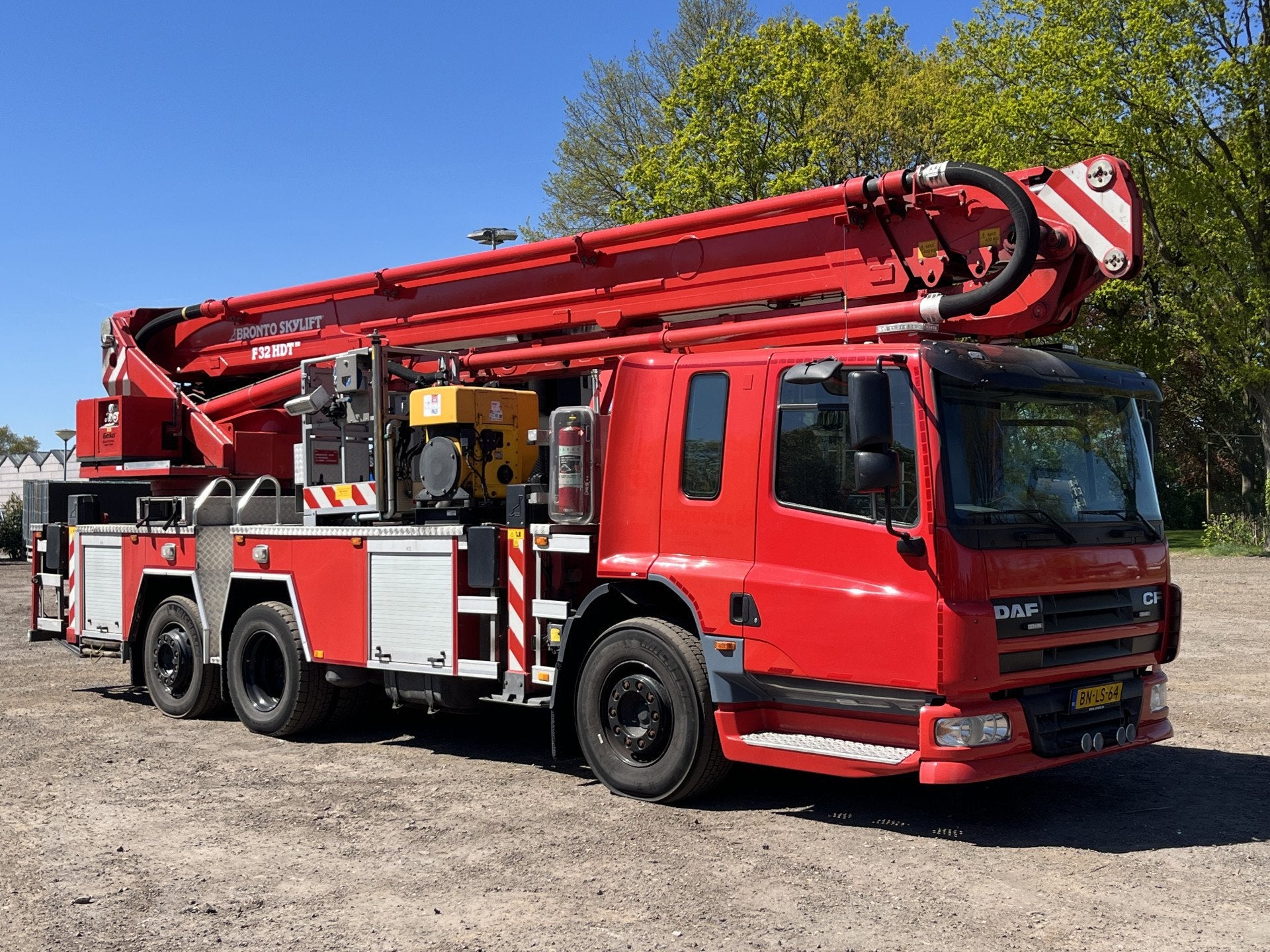 DAF AS75PC Hoogwerker Automaat 6x2 Brontoskylift 32 meter 1e, Auto's, Bestelauto's, Automaat, Stof, Zwart, 23800 kg