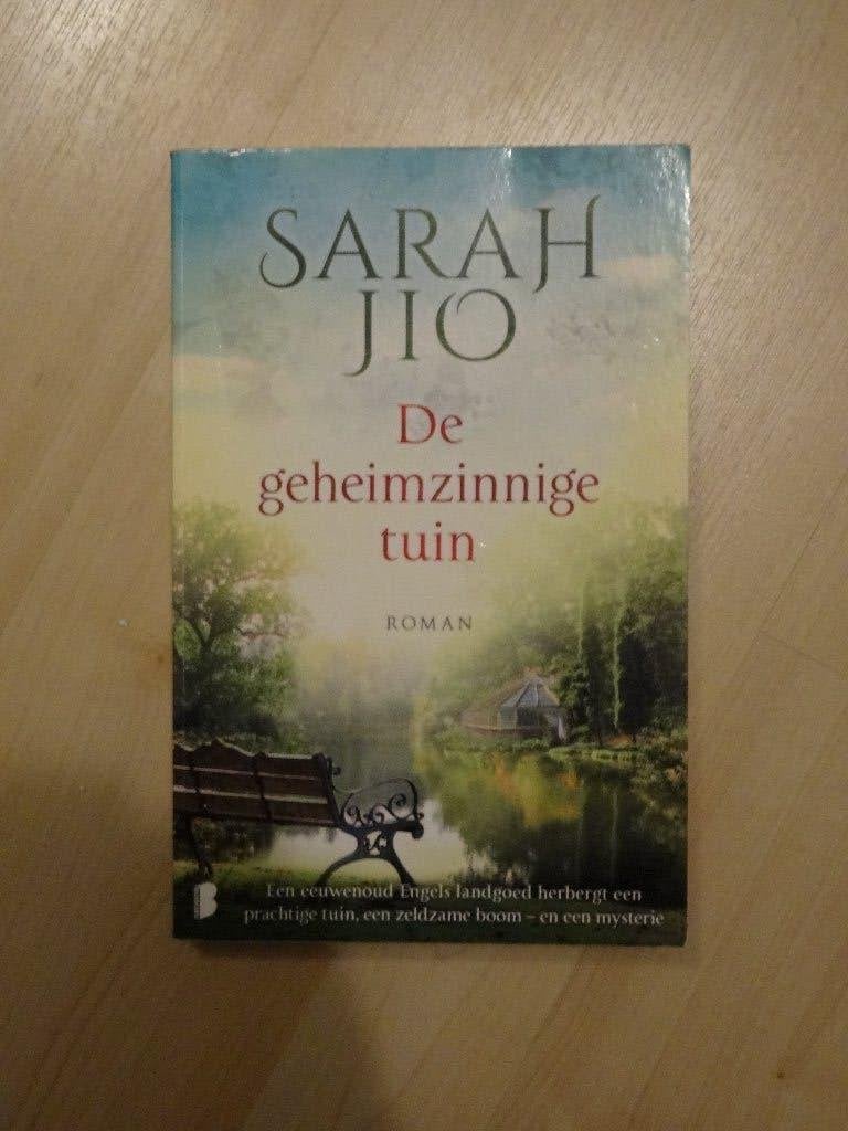 De geheimzinnige tuin – Sarah Jio, Ophalen of Verzenden, Zo goed als nieuw