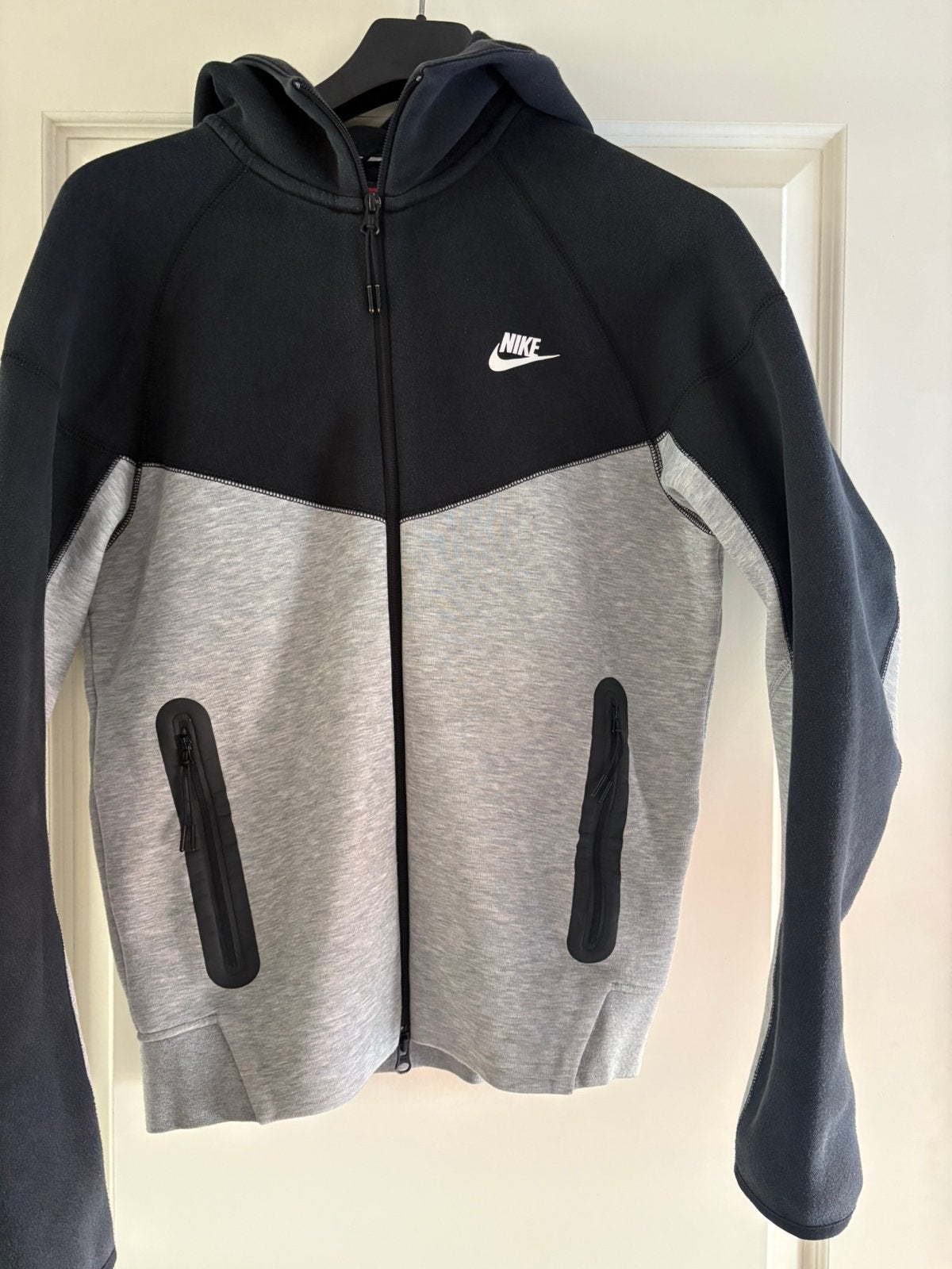 Nike vest grijs zwart met capuchon, Ophalen of Verzenden, Zo goed als nieuw, Zwart