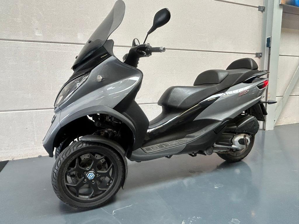 Piaggio MP3 300 2015 Nardo Grey Akrapovic, Scooter, 300 cc, Particulier, Automaat