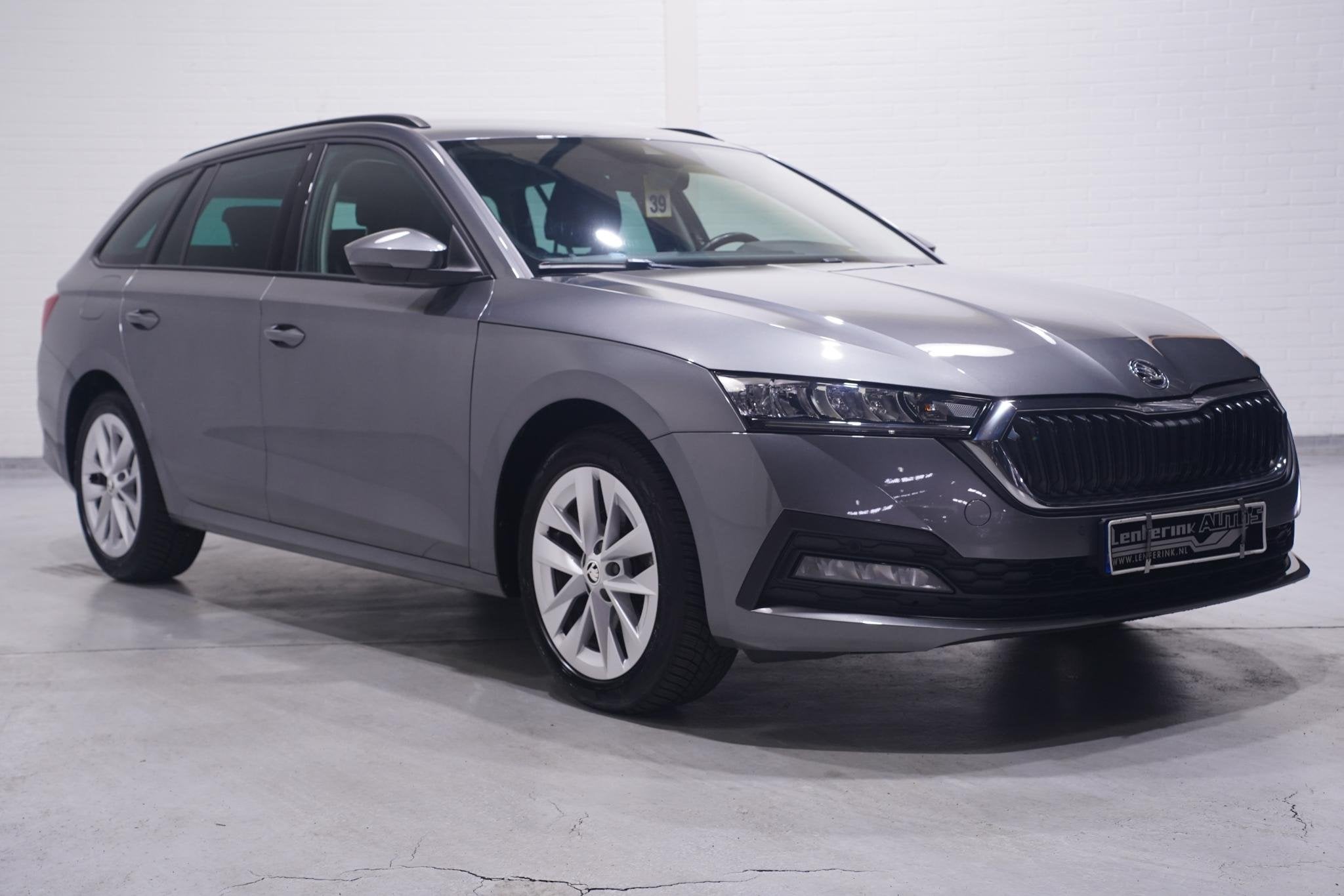 Skoda Octavia Combi 1.5 e-TSI Business Edition Apple Carplay, Auto's, Skoda, Stof, 4 cilinders, 150 pk, 690 kg