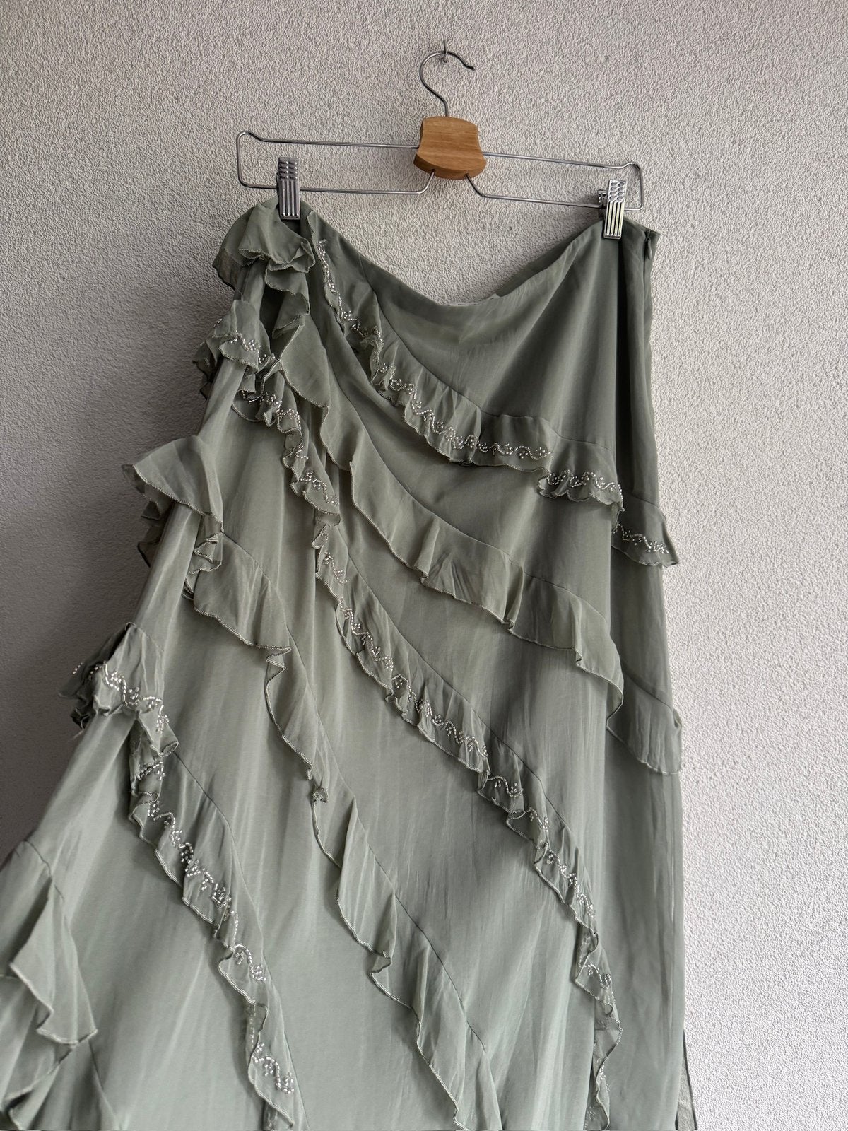 Zara salie groene lange rok met ruffles en kralen, Zara, Maat 46/48 (XL) of groter, Ophalen of Verzenden, Zo goed als nieuw