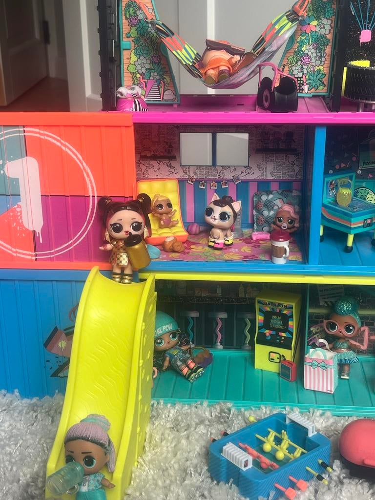 L.O.L. Surprise! Speelhuis met poppen en accessoires, Kinderen en Baby's, Speelgoed | Overig, Ophalen of Verzenden, Gebruikt, Meisje