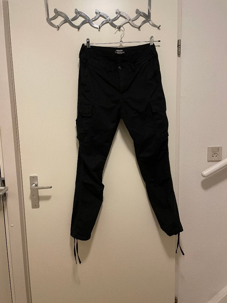 Cargobroek Jack & Jones maat 30 30 zwart loose, Kleding | Heren, Broeken en Pantalons, Zwart, Ophalen of Verzenden, Zo goed als nieuw