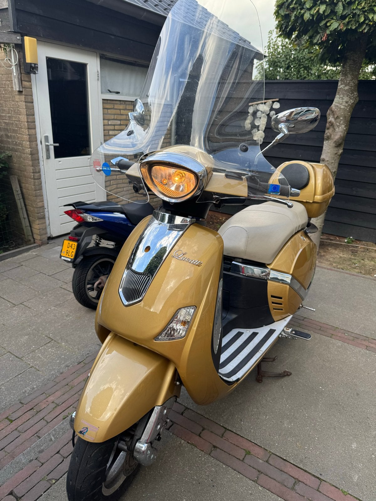 Leuke Gouden Scooter met Windscherm en Topkoffer, Gebruikt, Benzine, Ophalen, Overige merken