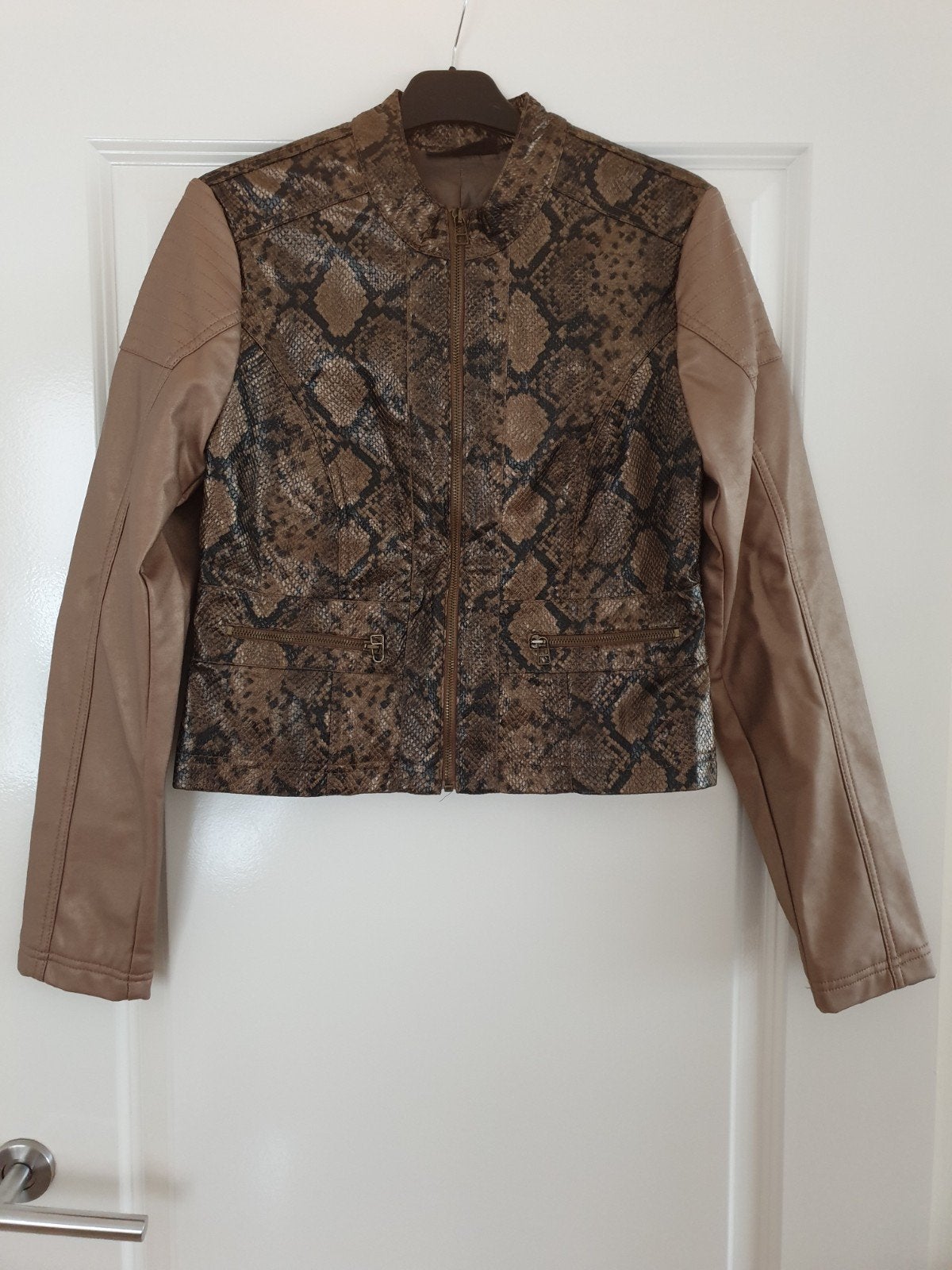 Nep leren jasje met slangenprint maat L Royal Chicks gekocht, Bruin, Maat 42/44 (L), Nieuw, Ophalen of Verzenden