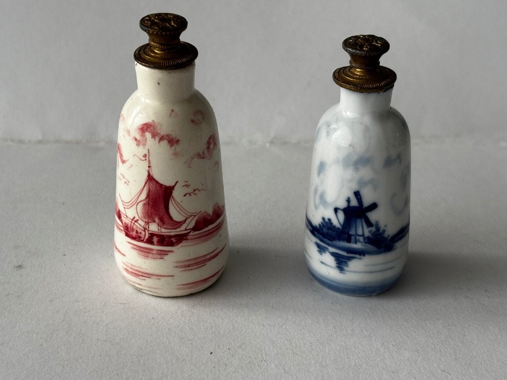 2 Antieke porseleinen parfum/odeurflesjes "Boldoot", Antiek en Kunst, Verzenden