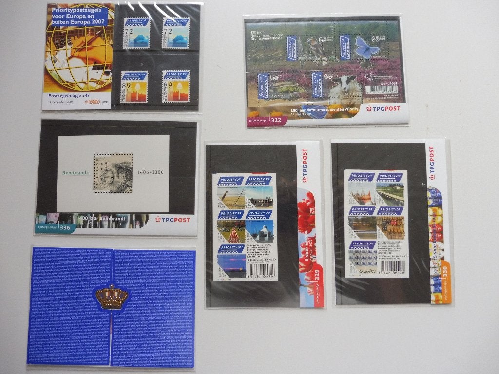 postzegelmapje-priority en Euro -frankeergeldig-336-360-etc., Postzegels en Munten, Verzenden, Na 1940, Postfris