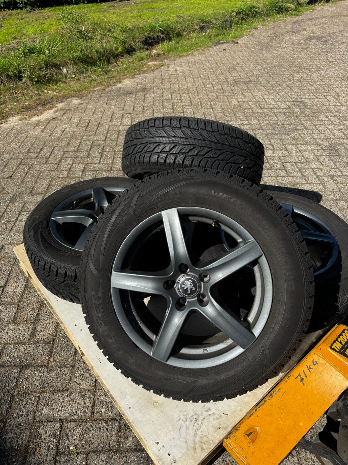 5 x 108 Winterbanden Peugeot 3008 215/65R17, Ophalen, Zo goed als nieuw