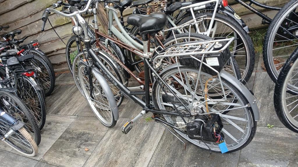 Partij van 34 fietsen: 4 elektrisch, 1 met motor, Fietsen en Brommers, Ophalen of Verzenden, Zo goed als nieuw