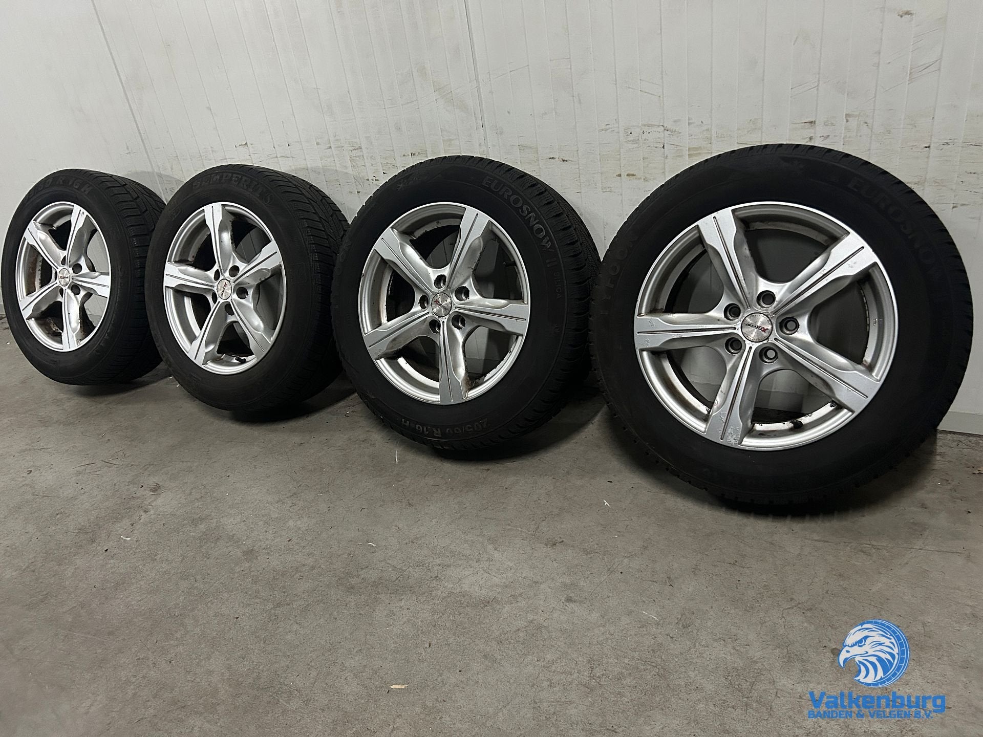 7-8mm! Opel Astra J 16 inch velgen 5x105 winterbanden 205/60