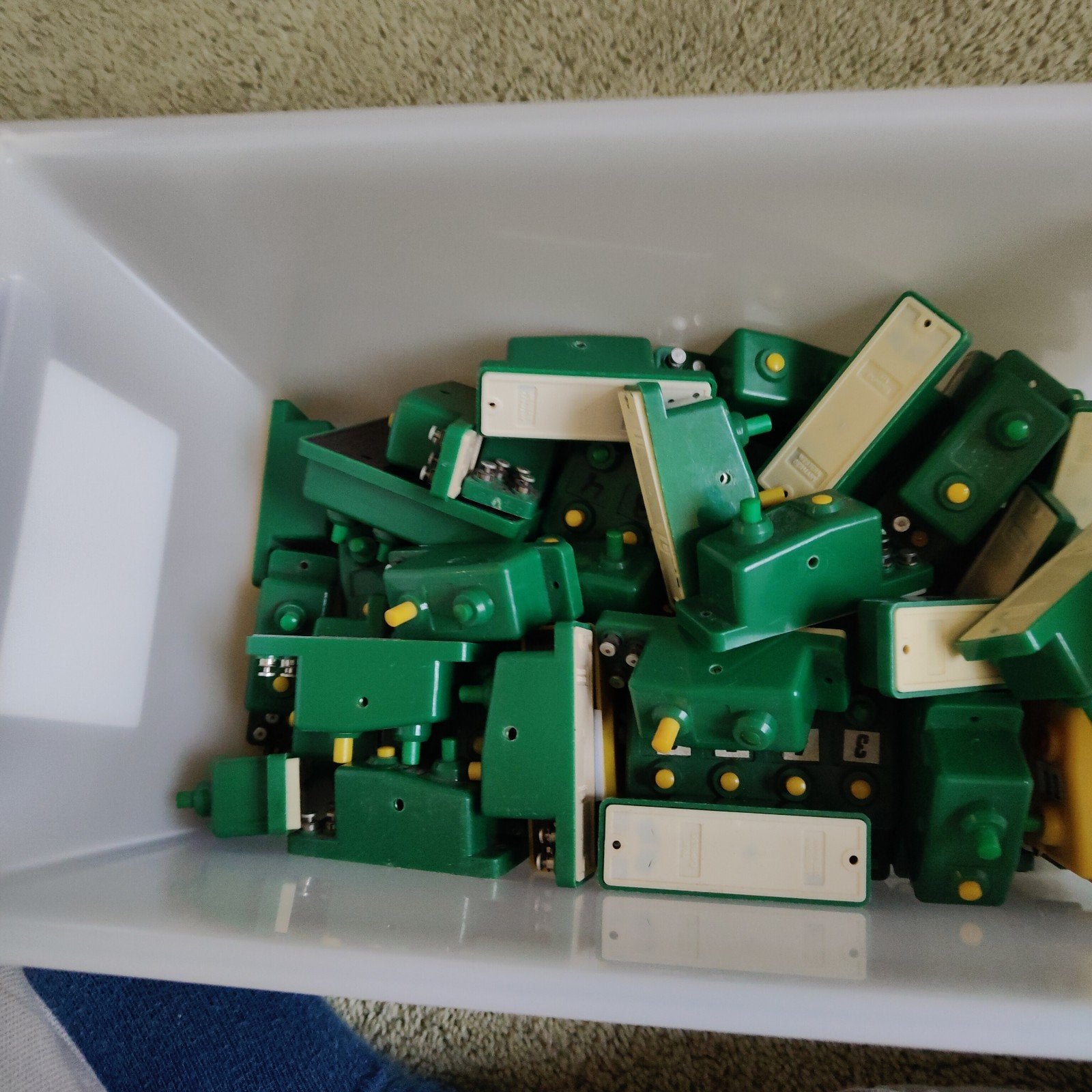 Partij groene schakelaars/knoppen - elektronica onderdelen, Hobby en Vrije tijd, Ophalen of Verzenden