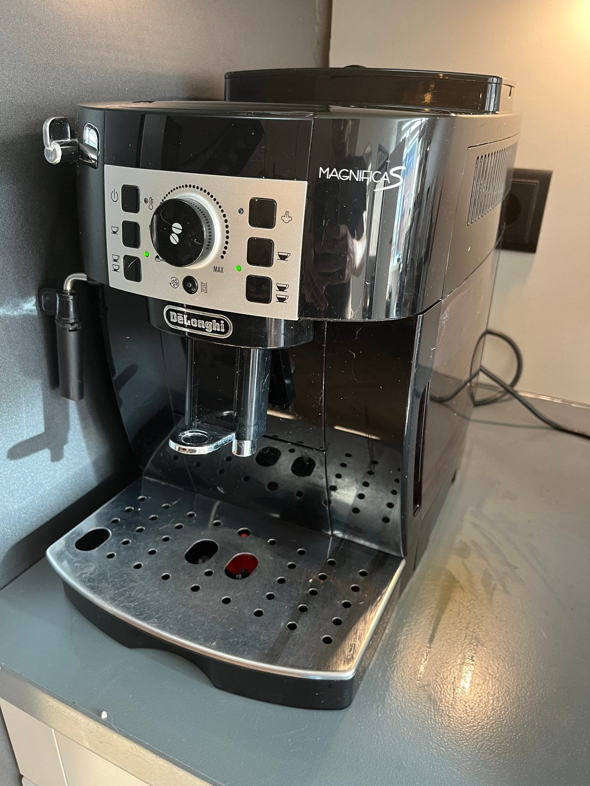 De'Longhi Magnifica S volautomatische espressomachine, Ophalen, Afneembaar waterreservoir, Gebruikt, Espresso apparaat