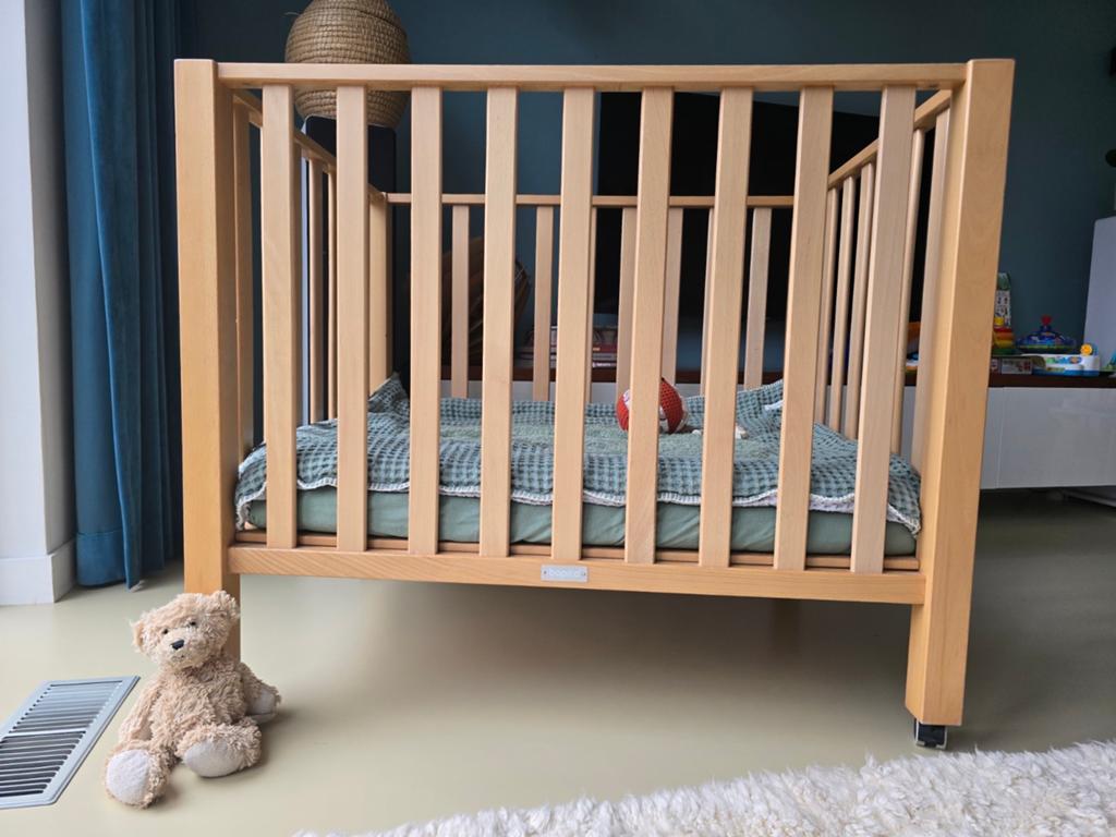 Bopita box met Koeka boxkleed en matras (101,5 x 81,5 cm), Ophalen of Verzenden, Zo goed als nieuw, Rechthoekig, Wieltjes