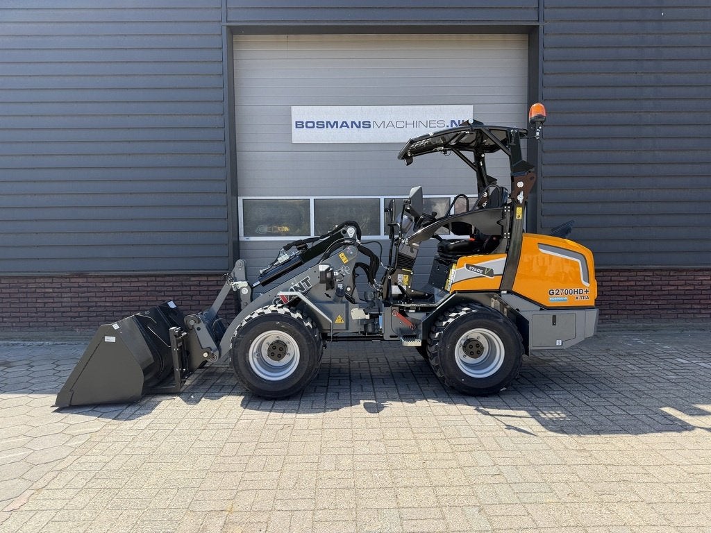 Giant G2700 X-TRA HD+ minishovel NIEUW skid banden €695 LE, Zakelijke goederen, Machines en Bouw | Kranen en Graafmachines, Tobroco