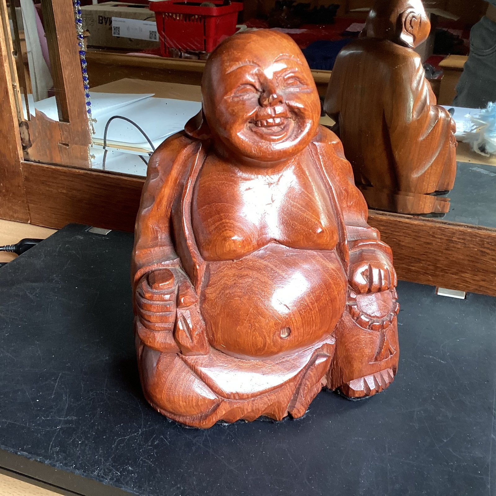 Lachende Boeddha van hout, 19,5 cm hoog, voor 12,50 euro., Ophalen of Verzenden, Handgemaakt, 20 - 50 cm, Beeld