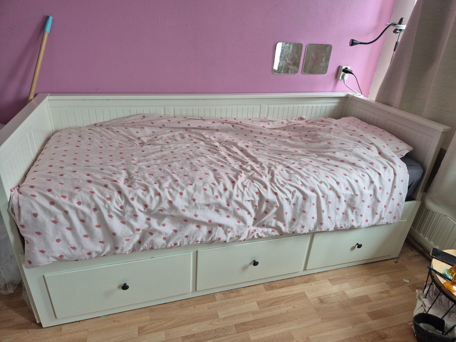 Hemmes bedbank, Huis en Inrichting, Ophalen, Gebruikt, Eenpersoons, Wit