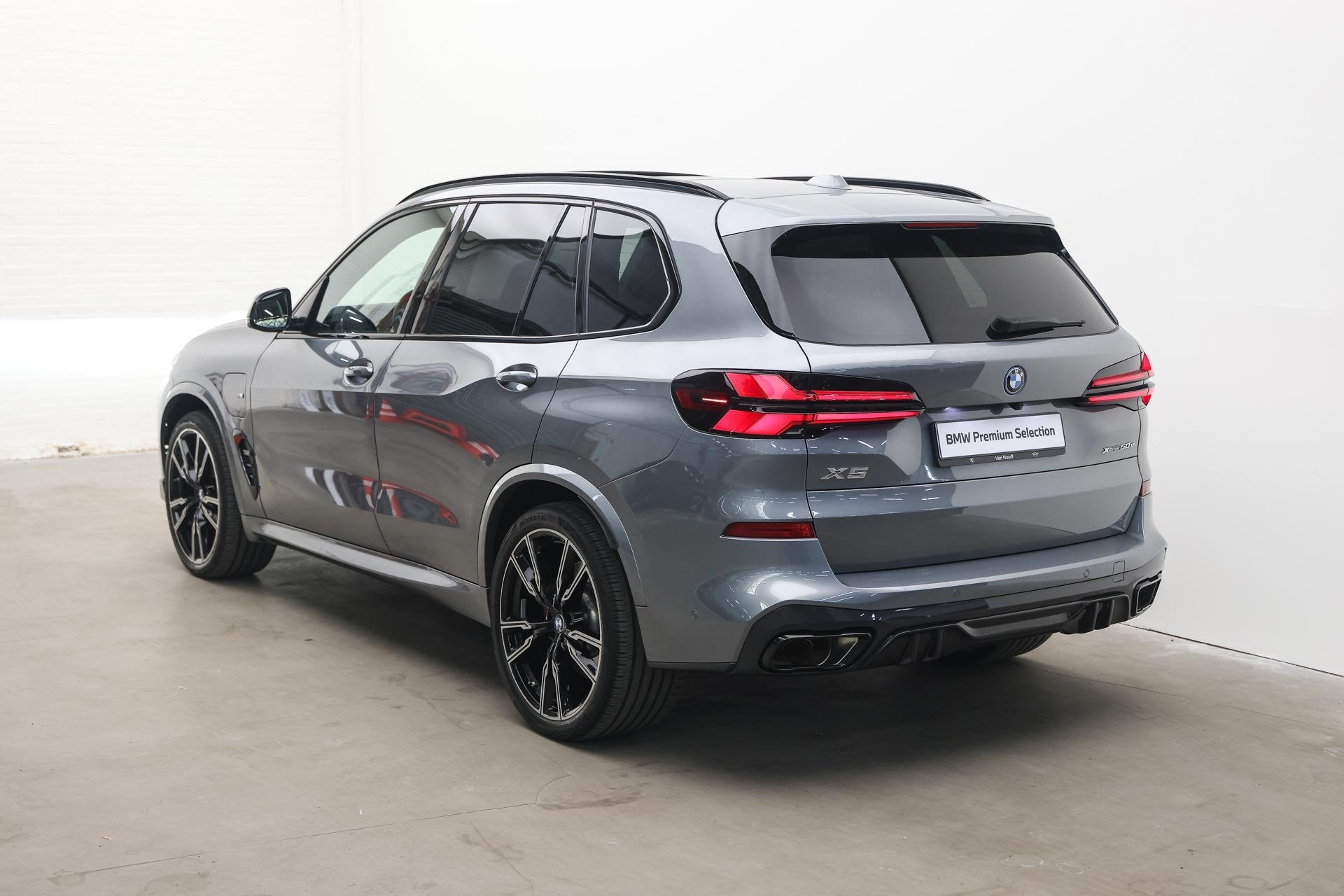BMW X5 xDrive50e M Sport Automaat / Trekhaak / Panoramadak /, Auto's, Gebruikt, 2395 kg, Met garantie (alle), Bedrijf