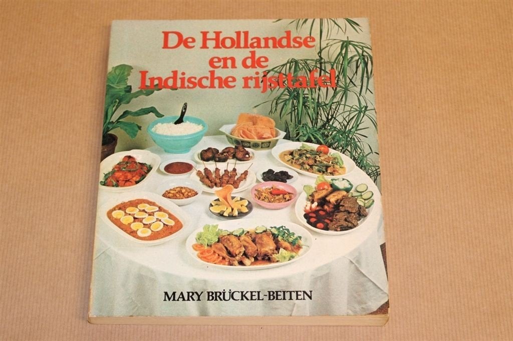 De Hollandse en Indische Rijsttafel - Mary Brückel-Beiten, Boeken, Ophalen of Verzenden, Gelezen, Azië en Oosters