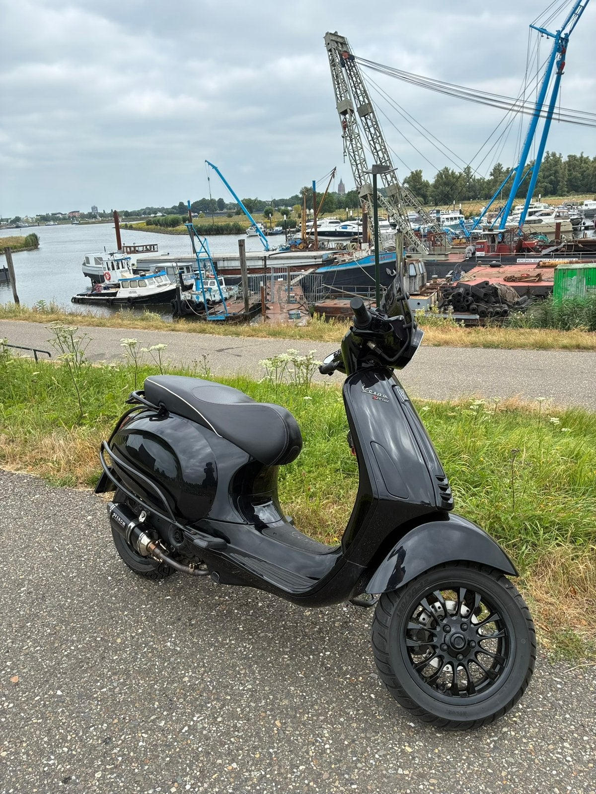 Vespa sprint, Fietsen en Brommers, Scooters | Vespa, Ophalen, Zo goed als nieuw, Benzine
