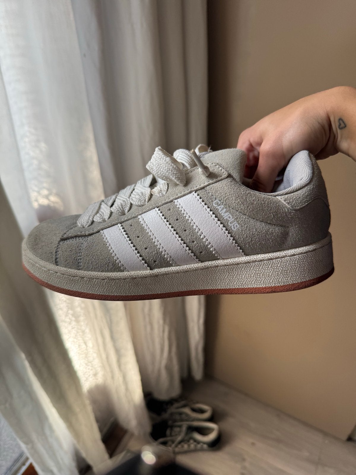 Adidas Campus sneakers - Zo goed als nieuw, Ophalen of Verzenden, Zo goed als nieuw, Grijs, Sneakers of Gympen