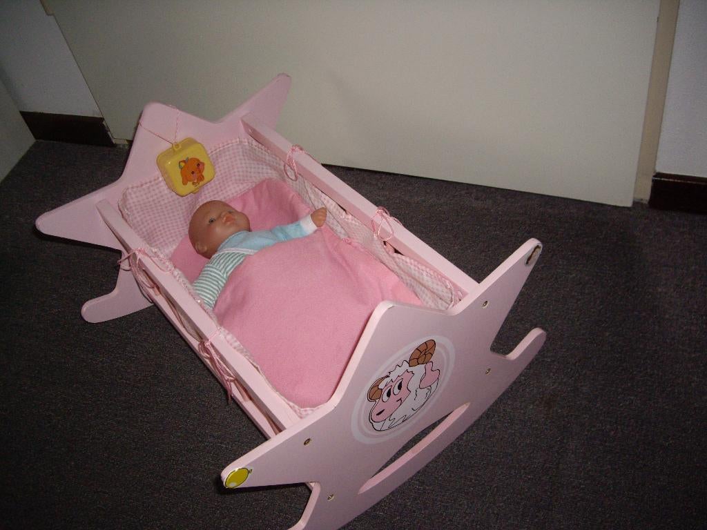 houten poppenbedje met pop, Ophalen, Gebruikt, Babypop