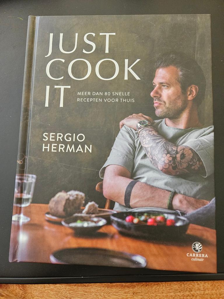 Sergio Herman - Just Cook It - Kookboek in prima staat, Boeken, Sergio Herman, Ophalen of Verzenden, Gezond koken, Nederland en België