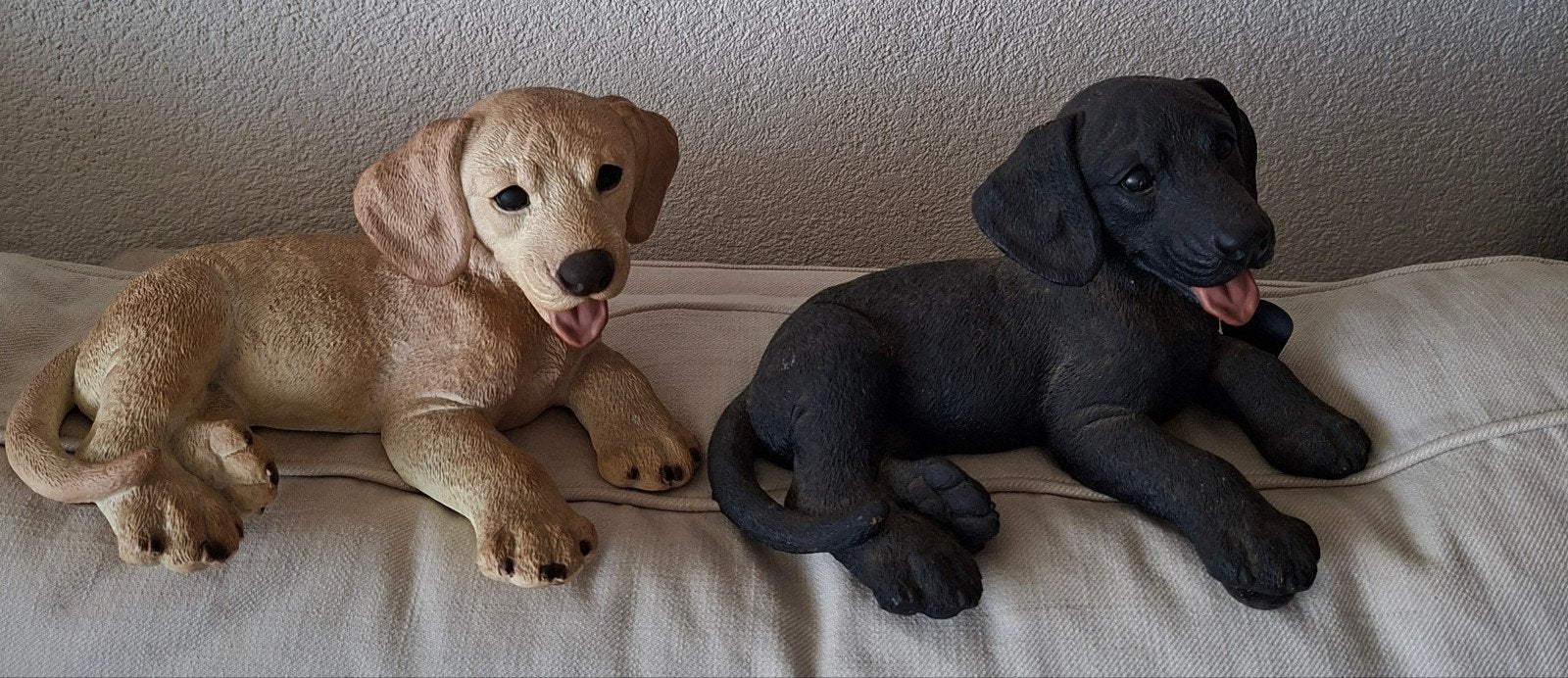 Set van 2 Labrador beeldjes: Zwart en Blond, Ophalen, Zo goed als nieuw, Hond of Kat, Beeldje of Figuurtje