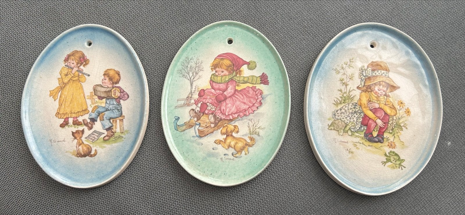 Set van 3 decoratieve nostalgische wandborden van N. Sand, Antiek en Kunst, Antiek | Wandborden en Tegels, Ophalen of Verzenden