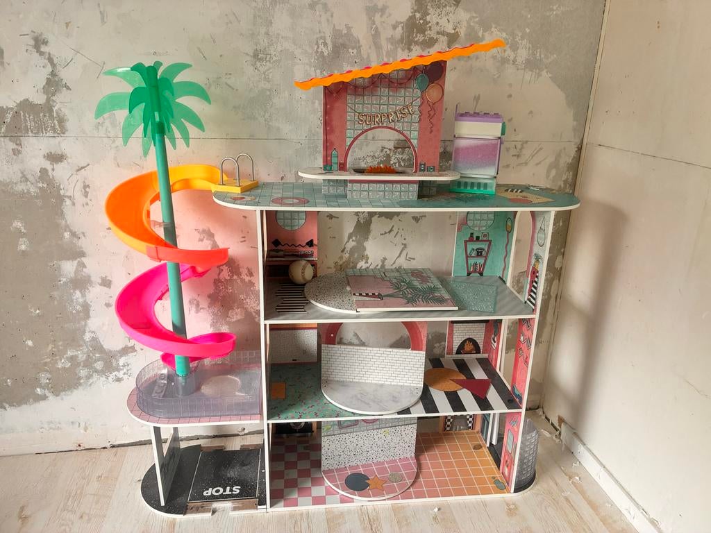 Groot LOL Surprise Poppenhuis met Zwembad en Glijbaan, Ophalen of Verzenden, Gebruikt, Poppenhuis