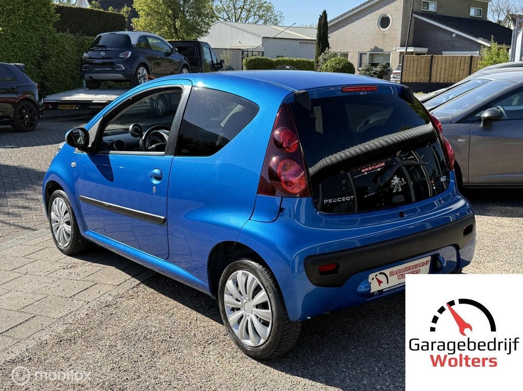 Peugeot 107 1.0 Active AUTOMAAT AIRCO AUX/USB 1E EIGENAAR, Stof, Gebruikt, Zwart, Met garantie (alle)