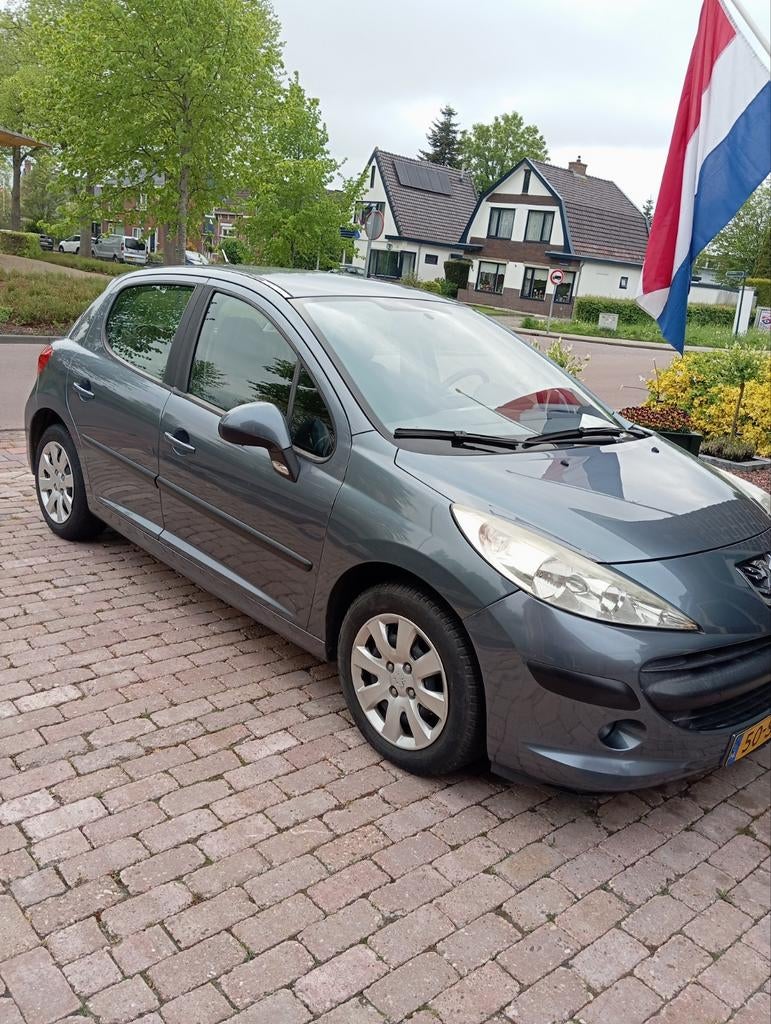APK tm 8 mei 2027 Peugeot 207 1.4 16V 5DRS 2006 Grijs, Voorwielaandrijving, 1360 cc, 4 cilinders, 49 €/maand