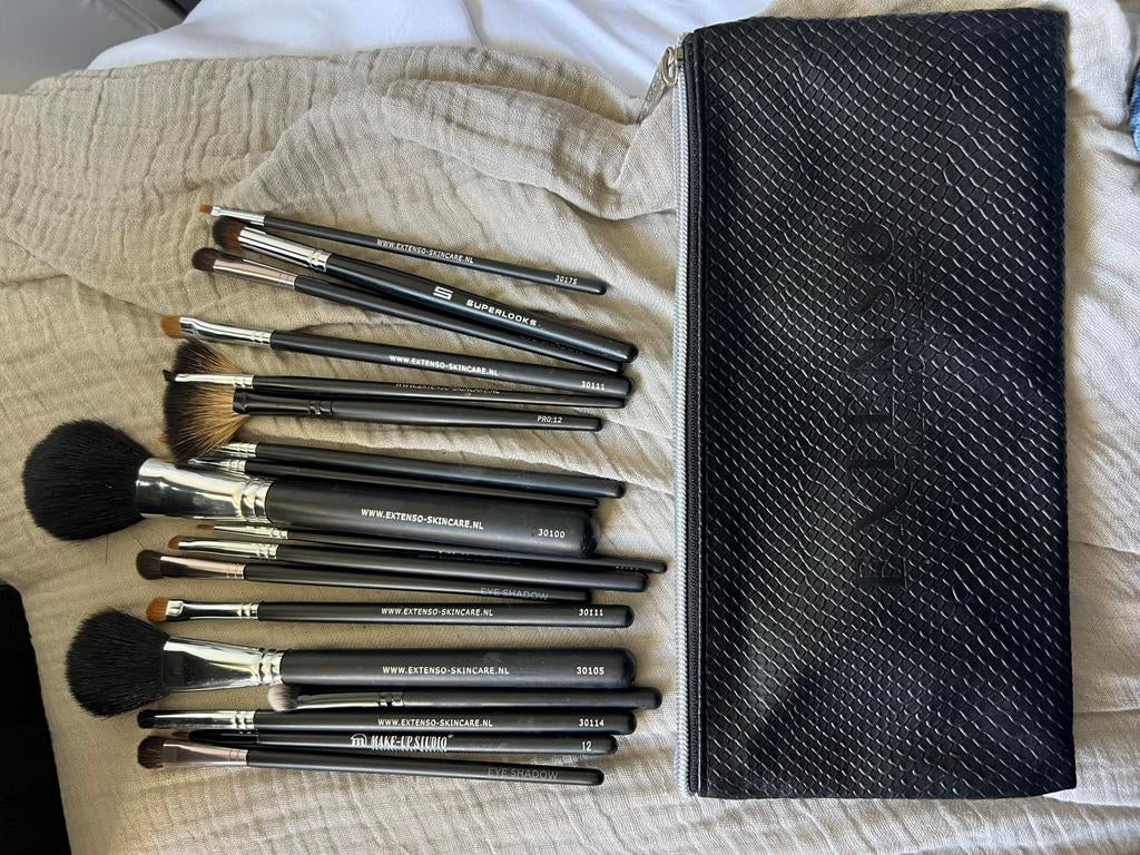 Extenso makeup kwasten set + etui van leer, Ophalen of Verzenden, Zo goed als nieuw, Zwart, Gehele gezicht