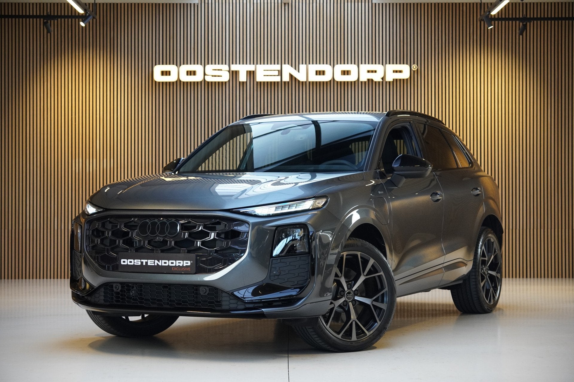 Audi Q3 1.5/272pk 200kW e-hybrid S-Line Blackstyle|2025|LED|, Auto's, Audi, 1800 kg, Zwart, 4 cilinders, Alcantara