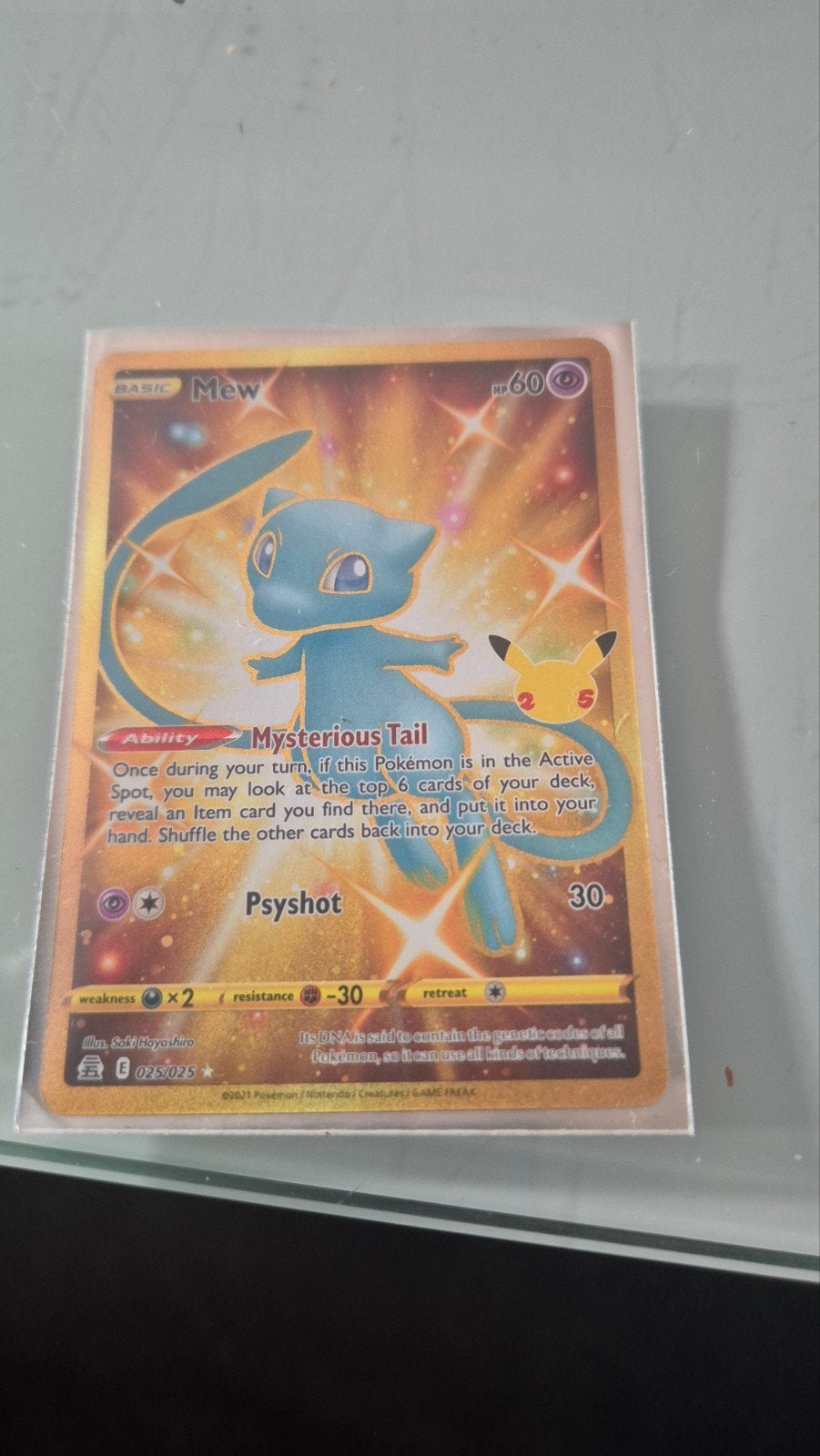 Mew Gold Secret Rare Celebrations Pokémon Kaart, Hobby en Vrije tijd, Verzamelkaartspellen | Pokémon, Ophalen of Verzenden, Zo goed als nieuw