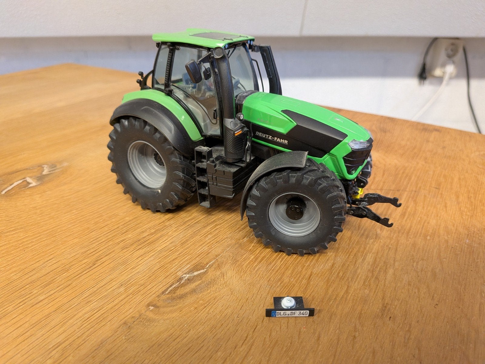 Deutz Fahr 9340 TTV, Hobby en Vrije tijd, Modelauto's | 1:32, Ophalen of Verzenden, Tractor of Landbouw, Overige merken