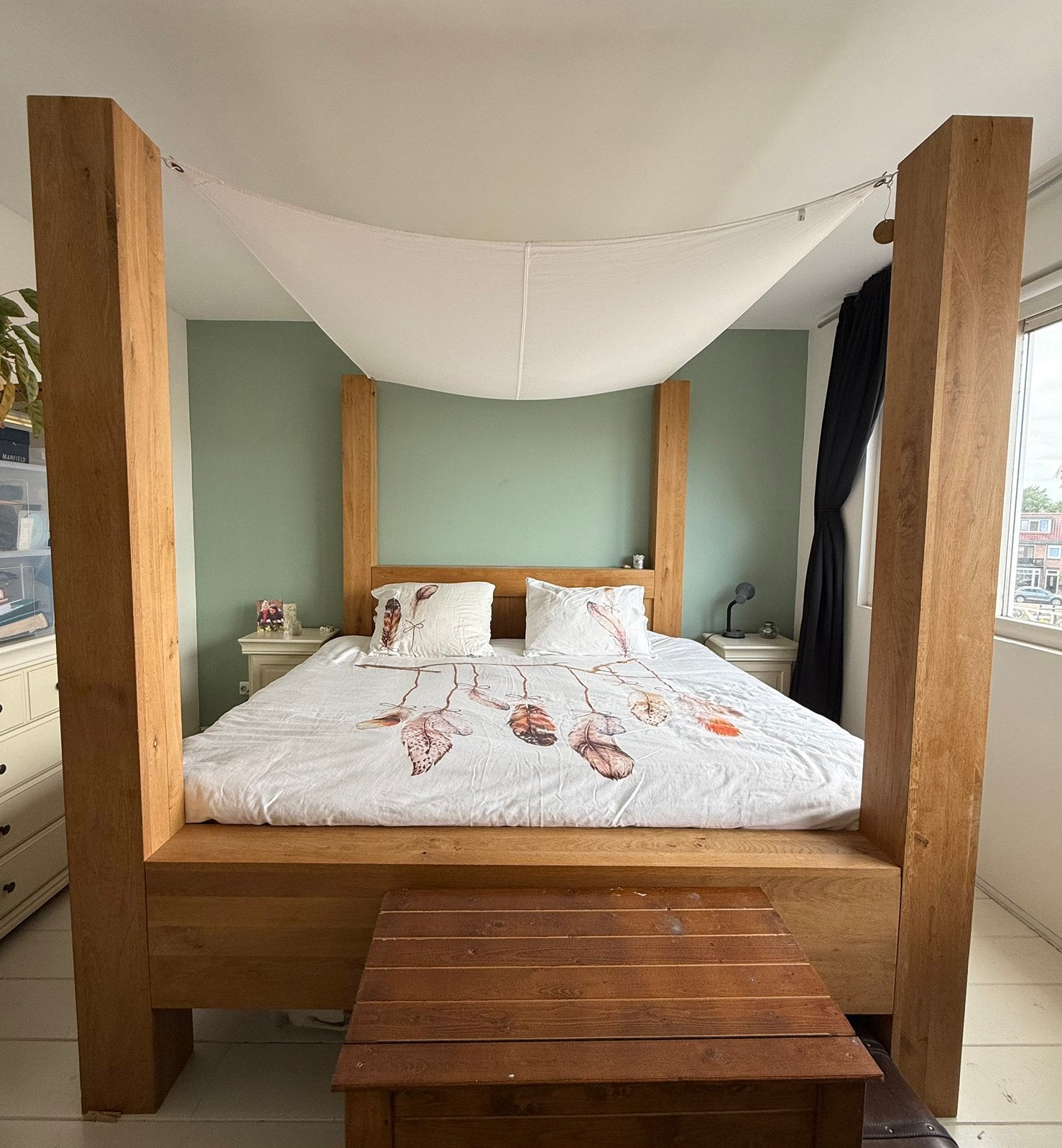 Massief houten tweepersoonsbed met hemelconstructie, Ophalen, Bruin, Tweepersoons, Zo goed als nieuw