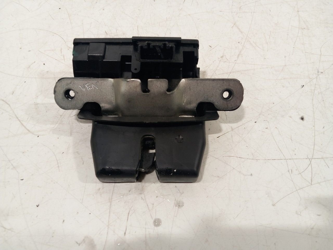 Slot mechaniek kofferdeksel achterklep Ford Fiesta, Onderdelen@venauto.nl, Van der Ven Autorecycling B.V., Gebruikt, Ettenseweg 76, 4706 PB Roosendaal, The Netherlands