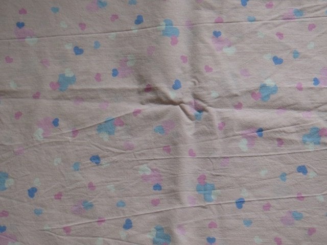 Vintage lap stof lichtroze mt roze lichtblauwe witte hartjes, Gebruikt, Ophalen of Verzenden, 30 tot 120 cm, Katoen