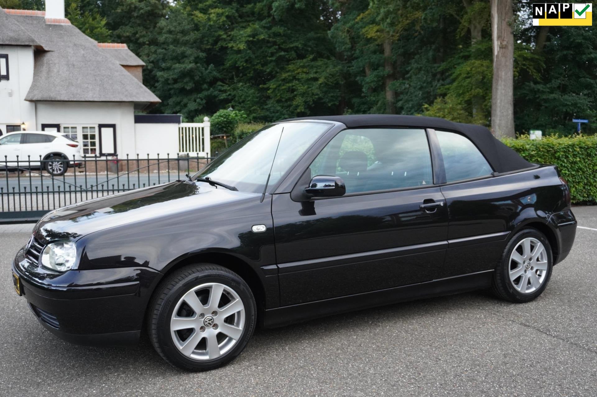 Volkswagen Golf Cabriolet 2.0 Highline Airco Nederlandse Aut, Auto's, Voorwielaandrijving, Stof, Gebruikt, Zwart